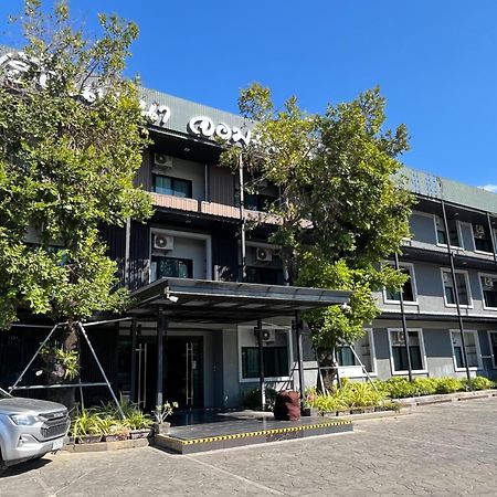 Huern Nana Jomsawan Hotel Phrae Exterior photo
