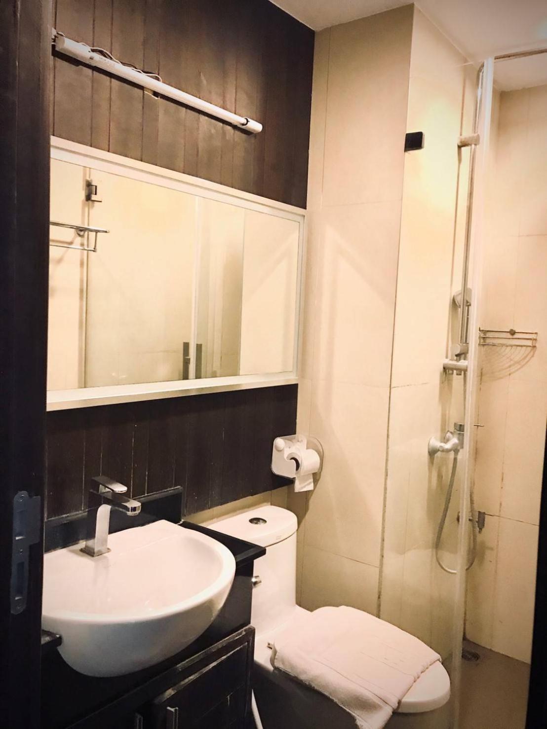 Huern Nana Jomsawan Hotel Phrae Exterior photo